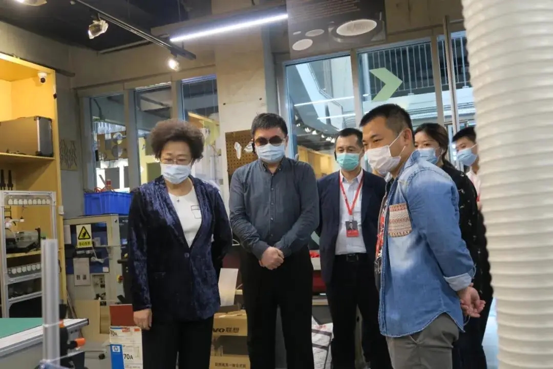 吴以环副市长一行莅临柴火创客空间调研